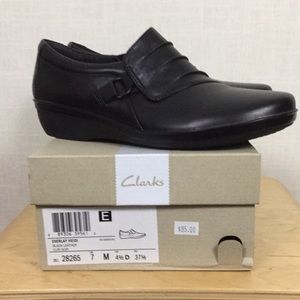 NIB Clarks “Everlay Heidi” black leather slip-ons!